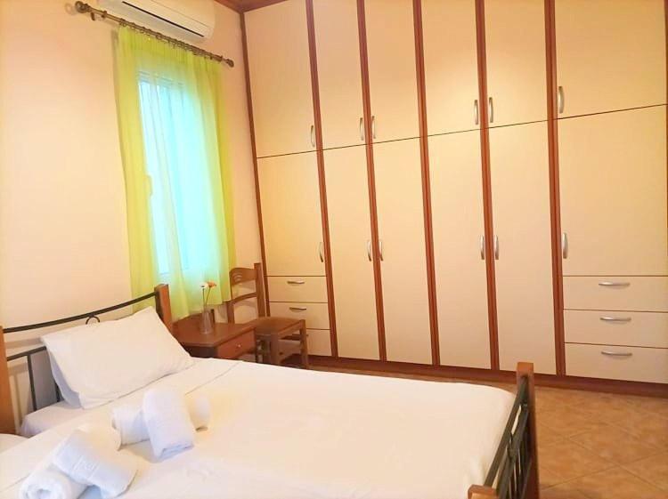 ואטי Lourantos Bayside Apartments מראה חיצוני תמונה