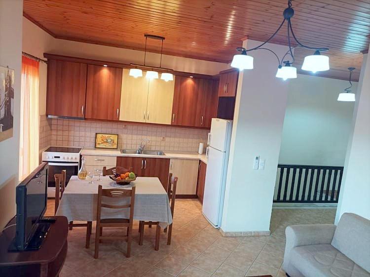 ואטי Lourantos Bayside Apartments מראה חיצוני תמונה