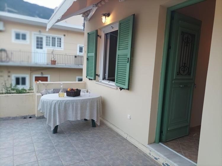 ואטי Lourantos Bayside Apartments מראה חיצוני תמונה
