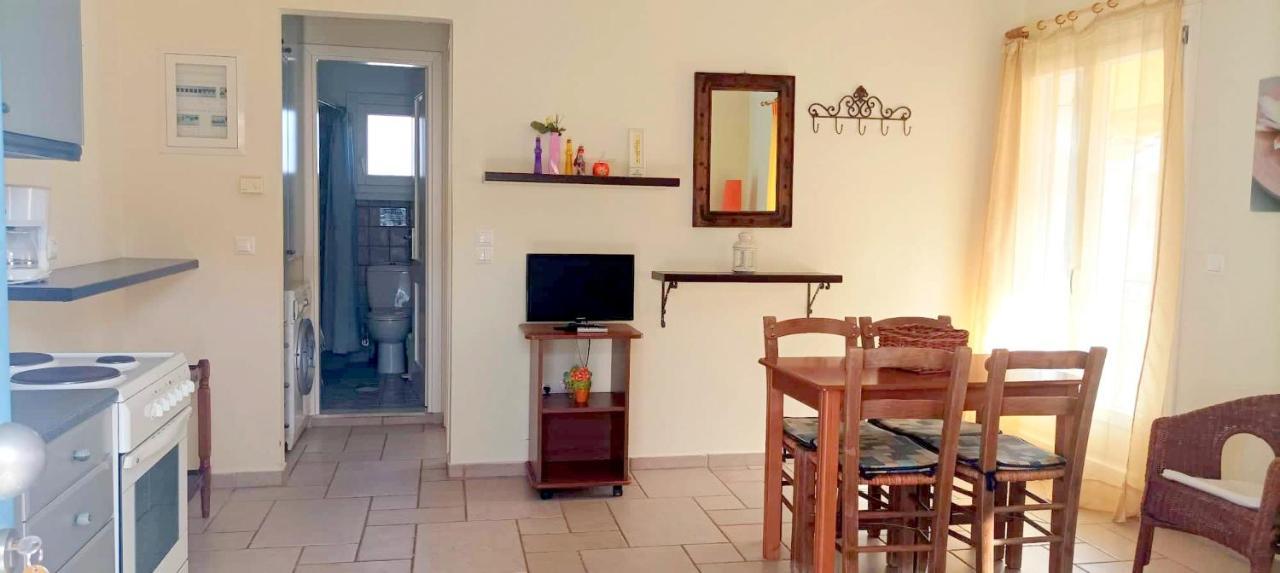 ואטי Lourantos Bayside Apartments מראה חיצוני תמונה