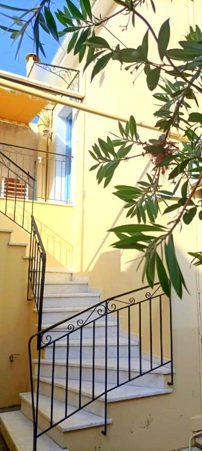 ואטי Lourantos Bayside Apartments מראה חיצוני תמונה
