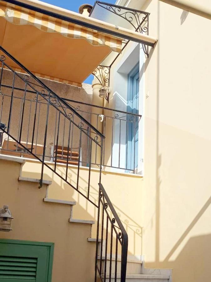 ואטי Lourantos Bayside Apartments מראה חיצוני תמונה