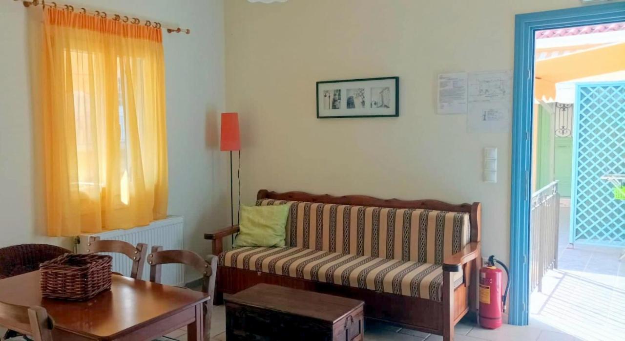 ואטי Lourantos Bayside Apartments מראה חיצוני תמונה